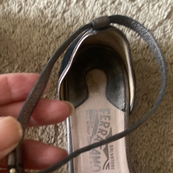 Cute bronze SALVATORE FERRAGAMO sandals. Sz 6.5 - Picture 3 of 4